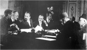 Подписание Советско-иранского договора о дружбе (1921). Общественное достояние Подписание Советско-иранского договора о дружбе (1921). Общественное достояние