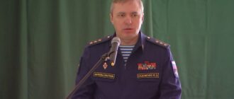 Замминистра обороны РФ Садовенко передал Звезду Героя родным погибшего в спецоперации на Украине десантника