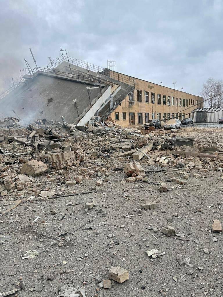 Здание аэродрома в Виннице, пораженное ударом "Калибра"