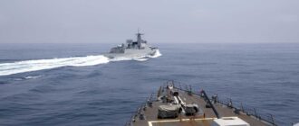 Резкий маневр китайского корабля против эсминца ВМС США попал на видео