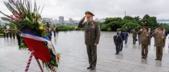 Шойгу возложил цветы к Монументу Освобождения в Пхеньяне